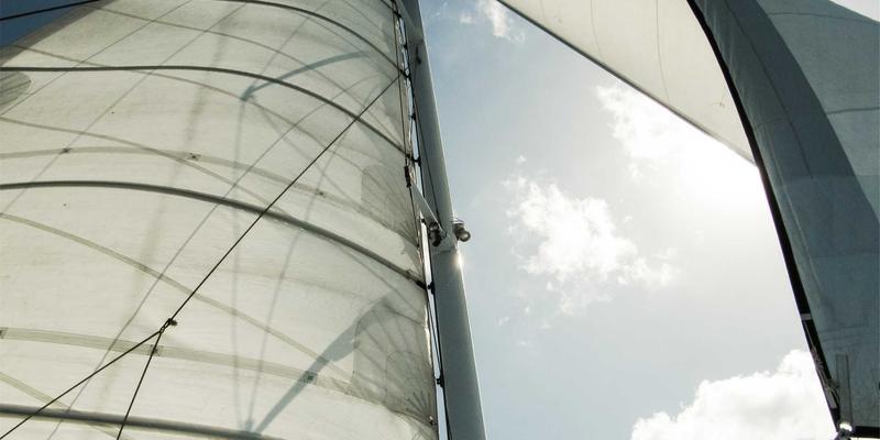 Zen IT与9613IT：构建高效IT服务供应商多源采购策略与绩效评估框架